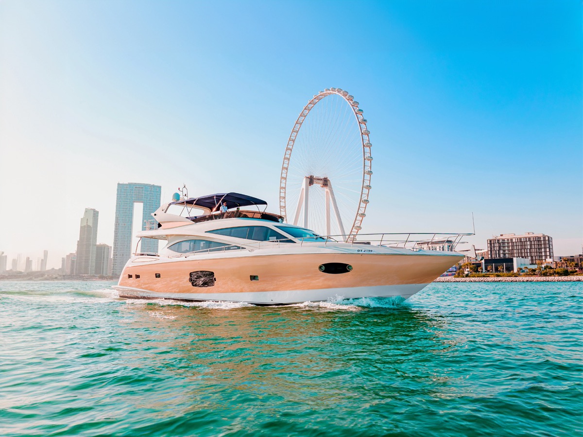 Private yacht charter beside Dubai Marina